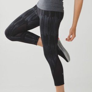 Run Inspire Crop II in Scratch Match Black, Sz 6